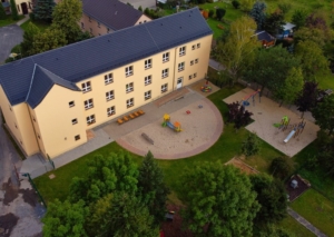 Luftbild Kindergarten Niederau